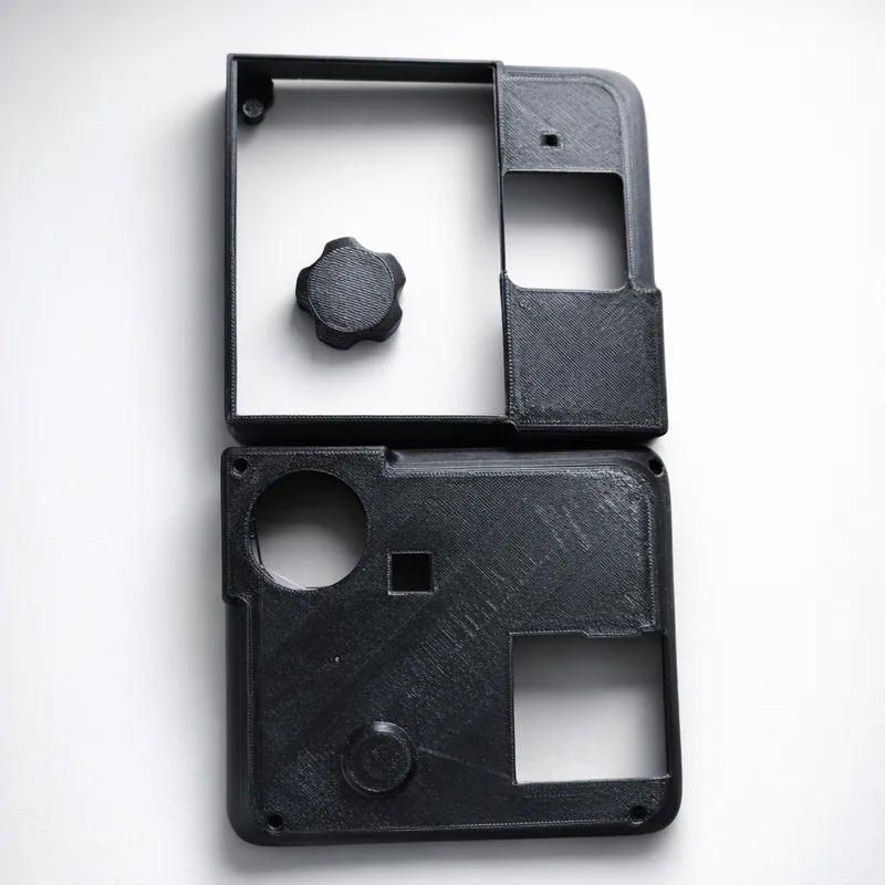 Custom Action-Cam-Hülle aus 3D-Druck mit präzisen Bohrungen für Linse, Bedienelemente und Anschlüsse